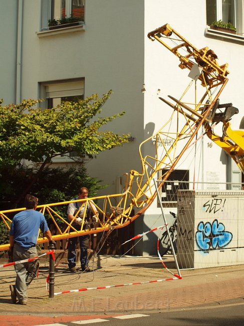 Baukran umgestuerzt Koeln Suelz Suelzguertel P218.JPG